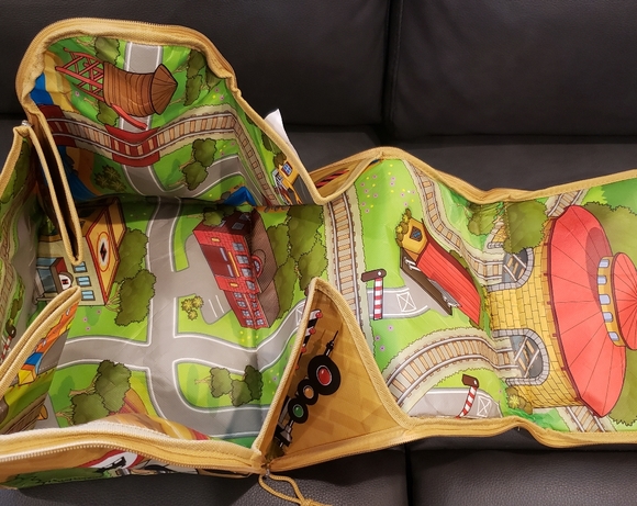 Final drop⬇️ Zip up cplaymat and storage - Picture 3 of 9